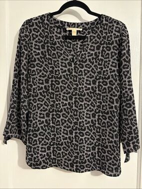 MICHAEL Michael Kors Black and White Leopard-Grid Split Neck Blouse